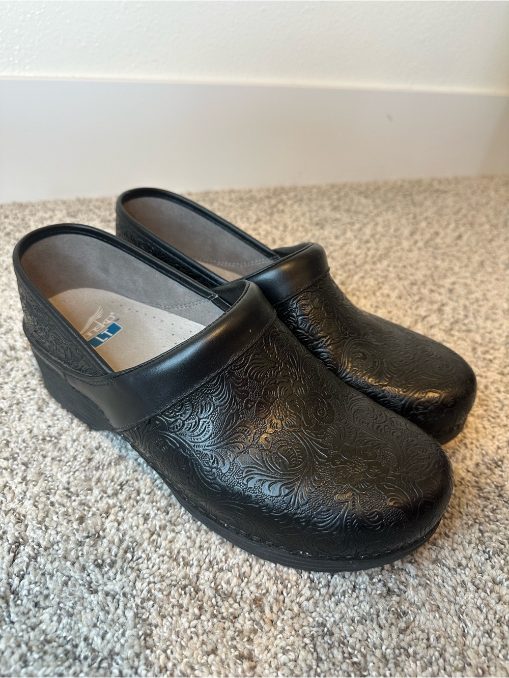 Dansko Black Embossed Leather LT Clogs Size 10.5-11 or 41